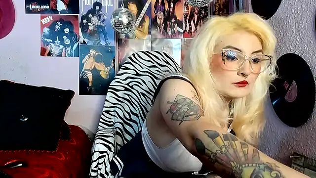 Avril Maria online show from May 22, 8:18 pm