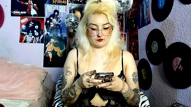 Avril Maria online show from May 29, 1:22 am