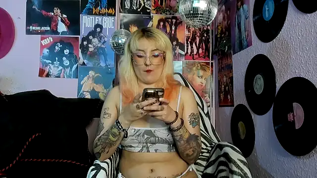 Avril Maria online show from April 5, 1:23 am