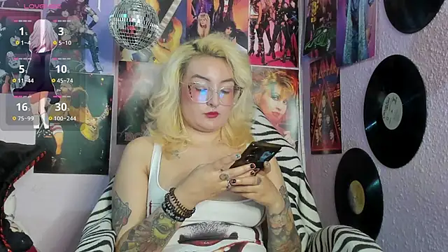 Snapshot of Avril_Maria chatting on October 26, 10:32 pm Avril Maria online show from October 26, 10:32 pm