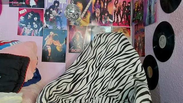 Snapshot of Avril_Maria chatting on November 7, 12:26 am Avril Maria online show from November 7, 12:26 am