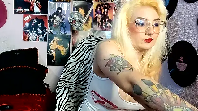 Avril Maria online show from May 18, 9:08 pm