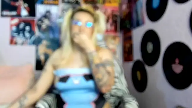 Snapshot of Avril_Maria chatting on July 9, 5:34 pm Avril Maria online show from July 9, 5:34 pm