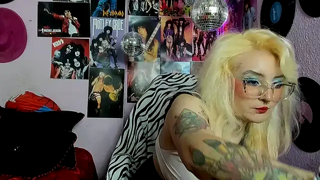 Avril Maria online show from May 16, 11:48 pm