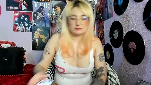 Avril Maria online show from April 12, 9:18 pm