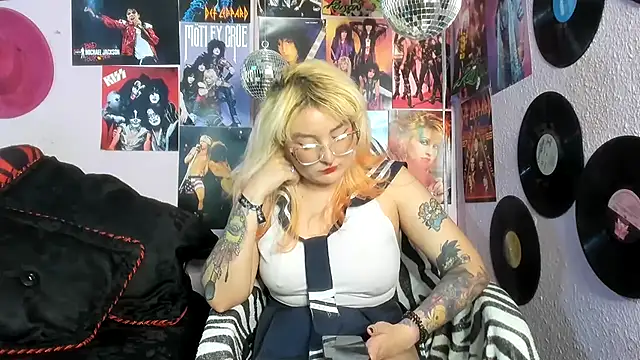 Avril Maria online show from April 1, 7:44 pm