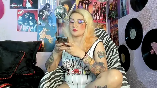 Avril Maria online show from February 5, 6:37 pm