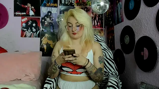 Avril Maria online show from May 25, 10:08 pm