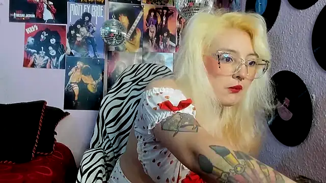 Avril Maria online show from May 17, 3:12 pm