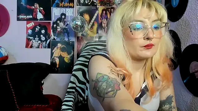 Avril Maria online show from April 8, 7:59 pm