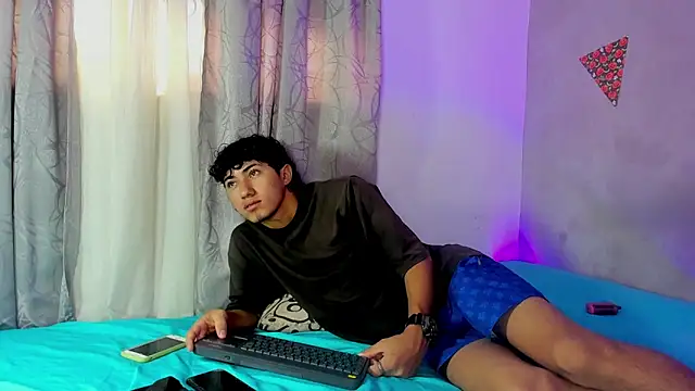 Laura and Kevin online show from November 21, 1:43 pm