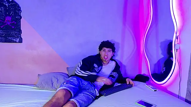 Laura and Kevin online show from October 4, 1:45 pm