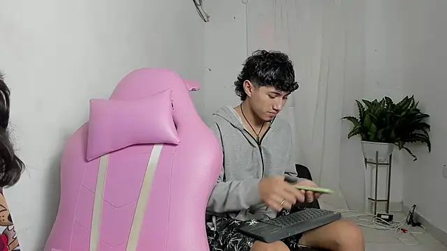 Laura and Kevin online show from January 10, 7:42 pm