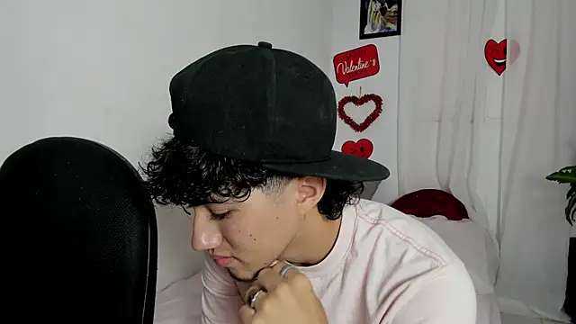 Laura and Kevin online show from February 22, 6:20 pm