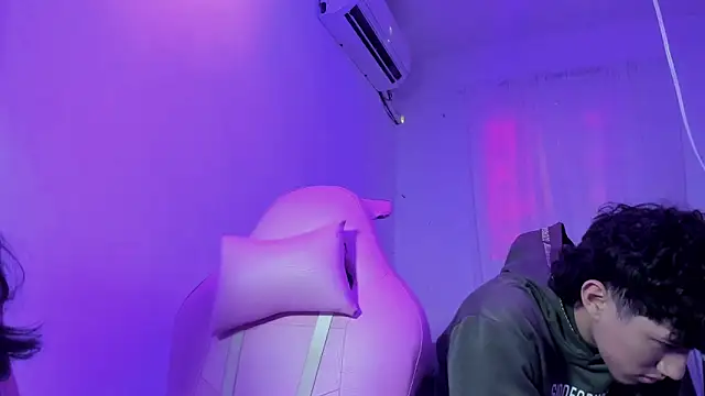 Laura and Kevin online show from January 11, 8:05 pm