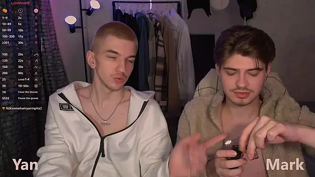 Snapshot of itsyanbb chatting on November 12, 3:27 pm itsyanbb online show from November 12, 3:27 pm