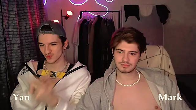 Snapshot of itsyanbb chatting on November 8, 3:48 pm itsyanbb online show from November 8, 3:48 pm