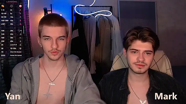 Snapshot of itsyanbb chatting on November 22, 8:18 pm itsyanbb online show from November 22, 8:18 pm