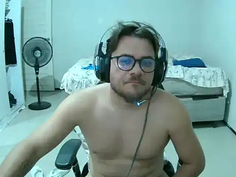 Snapshot of Miguelion2308 chatting on July 22, 2:24 am Miguelion2308 online show from July 22, 2:24 am