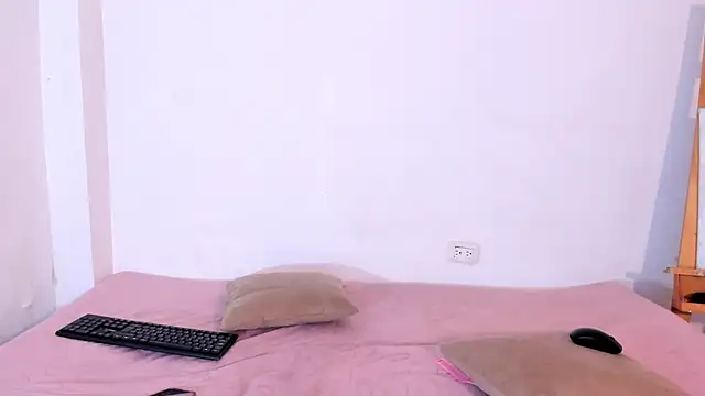 Snapshot of Lia_Rousse0 chatting on September 21, 7:30 pm Lia Rousse0 online show from September 21, 7:30 pm
