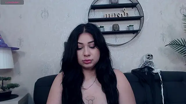 AnaysDivine online show from October 18, 2:57 am