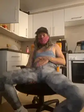 macmaddy8989 online show from February 22, 4:04 am