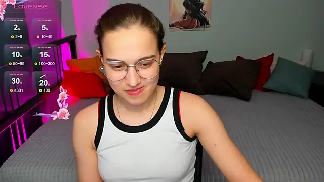 Snapshot of Alisa__Kelly chatting on December 15, 3:45 am Alisa Kelly online show from December 15, 3:45 am