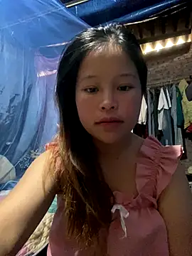 Snapshot of O_o_UwU_o_O chatting on November 7, 4:17 am O o UwU o O online show from November 7, 4:17 am