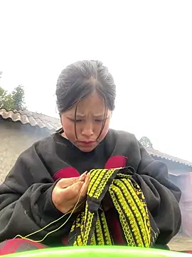 Snapshot of O_o_UwU_o_O chatting on November 19, 8:58 am O o UwU o O online show from November 19, 8:58 am