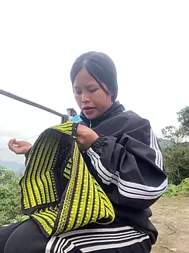 Snapshot of O_o_UwU_o_O chatting on November 21, 2:43 am O o UwU o O online show from November 21, 2:43 am