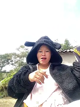 Snapshot of O_o_UwU_o_O chatting on November 16, 2:27 am O o UwU o O online show from November 16, 2:27 am