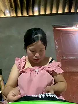 Snapshot of O_o_UwU_o_O chatting on October 28, 4:57 am O o UwU o O online show from October 28, 4:57 am