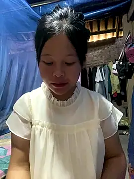 Snapshot of O_o_UwU_o_O chatting on October 13, 2:02 am O o UwU o O online show from October 13, 2:02 am