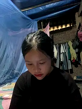 Snapshot of O_o_UwU_o_O chatting on November 12, 8:18 am O o UwU o O online show from November 12, 8:18 am