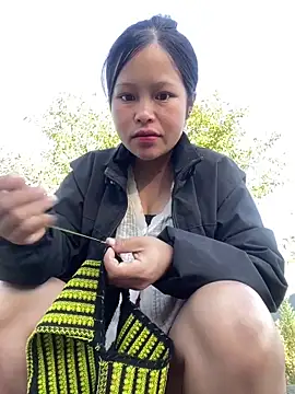 Snapshot of O_o_UwU_o_O chatting on November 28, 8:03 am O o UwU o O online show from November 28, 8:03 am