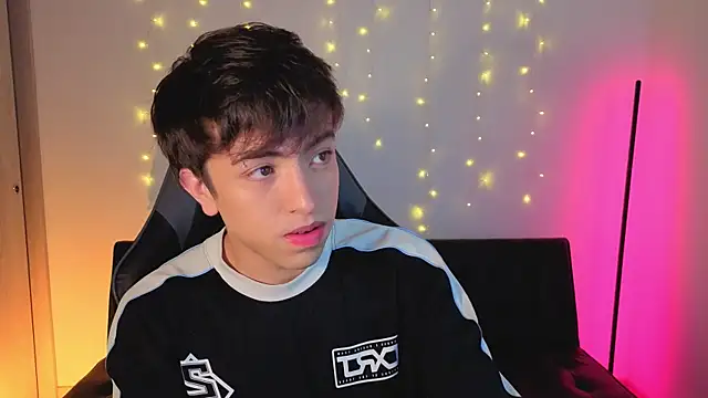 onlinenico online show from December 4, 8:08 pm