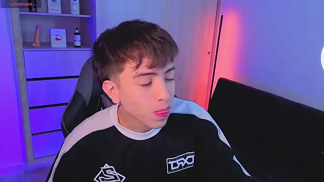 onlinenico online show from October 22, 8:08 pm