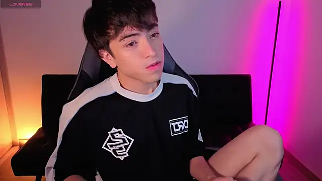 onlinenico online show from December 1, 8:10 pm