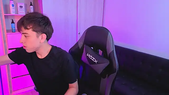 onlinenico online show from September 17, 8:00 pm