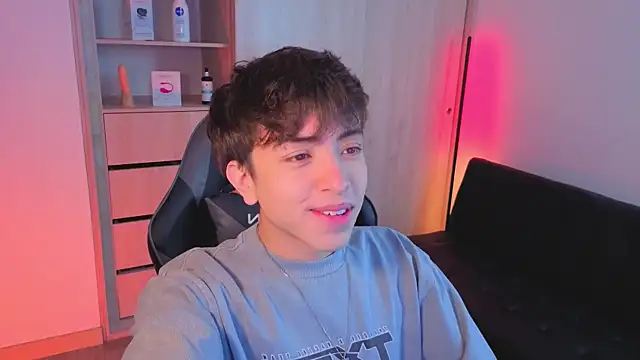 onlinenico online show from October 18, 8:11 pm