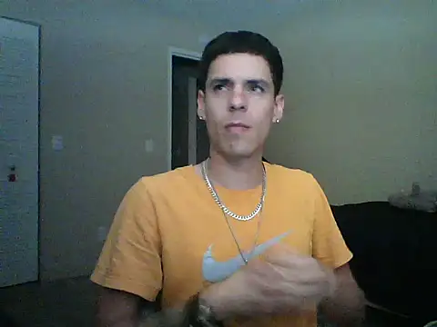 Snapshot of latinosatiro94 chatting on September 14, 12:22 am latinosatiro94 online show from September 14, 12:22 am