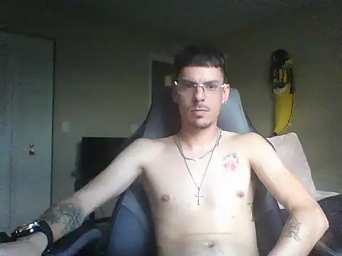 Snapshot of latinosatiro94 chatting on September 30, 11:22 pm latinosatiro94 online show from September 30, 11:22 pm