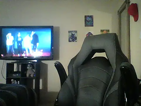 Snapshot of latinosatiro94 chatting on December 18, 6:51 am latinosatiro94 online show from December 18, 6:51 am