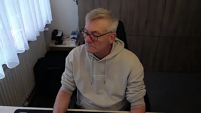 randyandy67 online show from November 18, 8:17 am