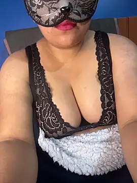 Snapshot of Luci_Sweet22 chatting on November 16, 2:38 am Luci Sweet22 online show from November 16, 2:38 am