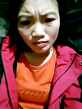 Snapshot of ngan-cute chatting on May 1, 2:49 am ngan-cute online show from May 1, 2:49 am