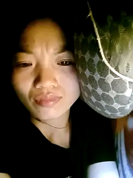 ngan-cute online show from December 3, 8:30 pm