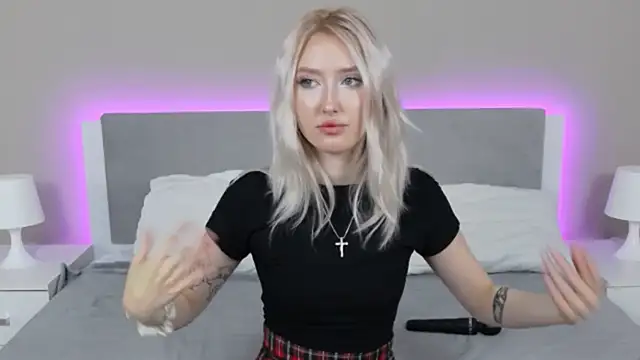 Snapshot of MarianeSun chatting on September 19, 4:05 am MarianeSun online show from September 19, 4:05 am