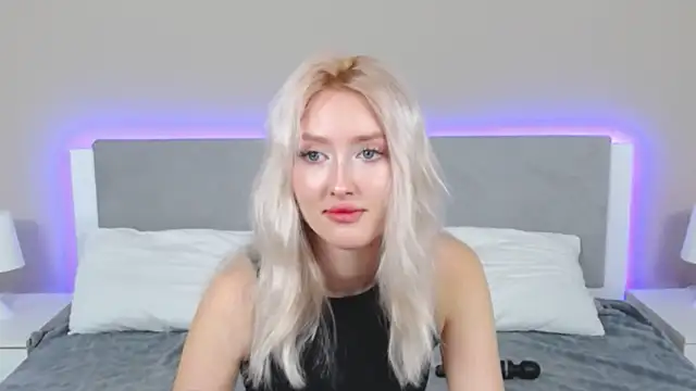 Snapshot of MarianeSun chatting on September 18, 4:15 am MarianeSun online show from September 18, 4:15 am