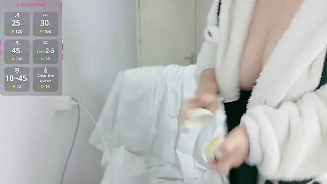 Snapshot of E-cup2 chatting on November 13, 11:58 am E-cup2 online show from November 13, 11:58 am